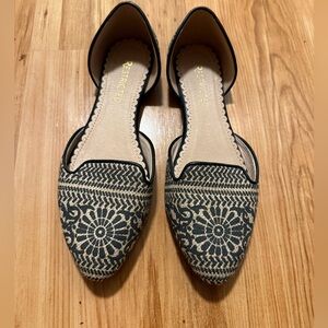 Adorable patterned flats - like new!